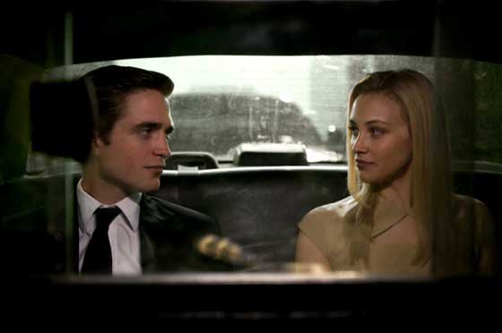 Robert Pattinson et Sarah Gadon dans Cosmopolis