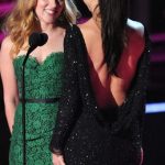 Sandra Bullock sur le point d'embrasser Scarlett Johansson