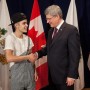 Justin Bieber reçoit de Stephen Harper la médaille du jubilé du diamant